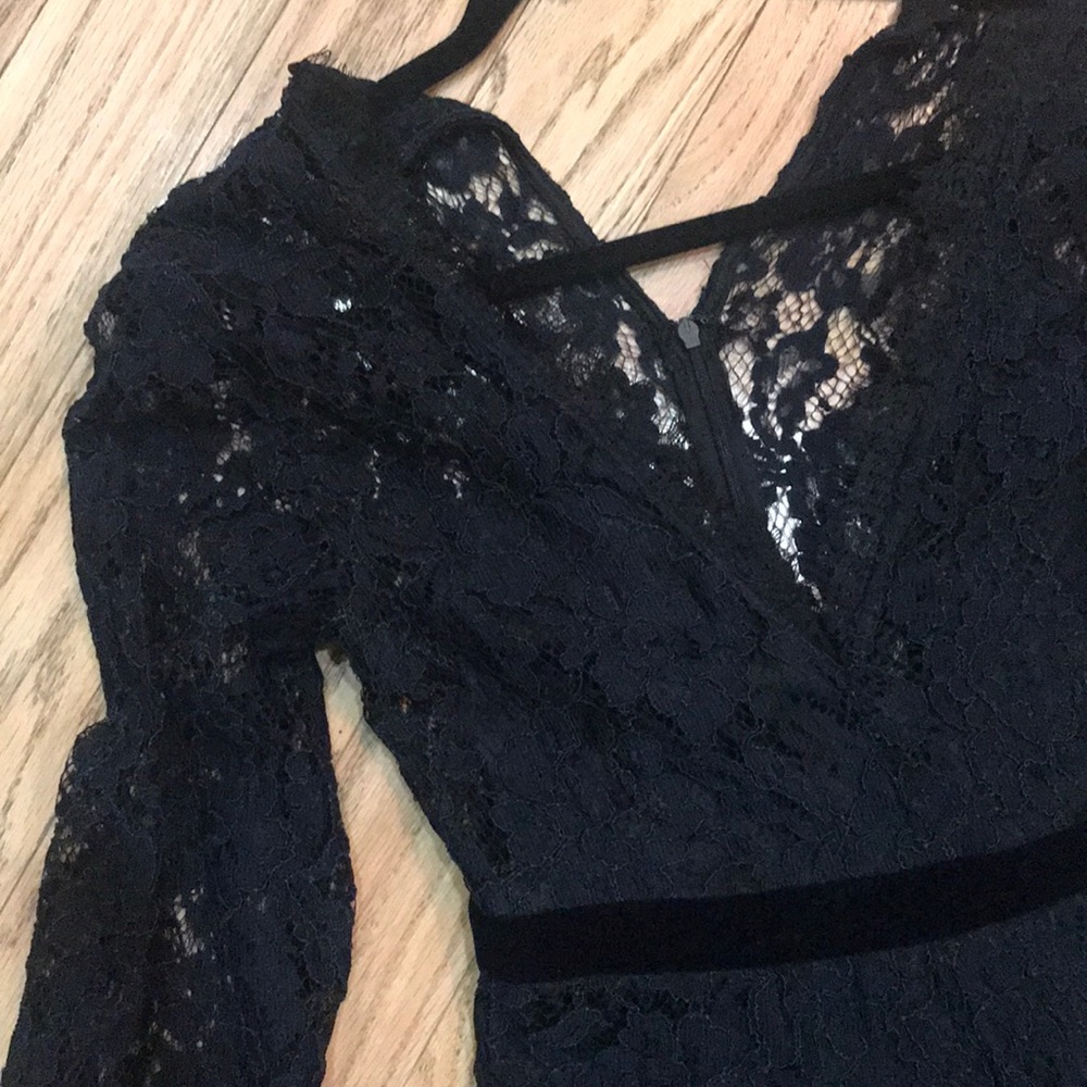 Long sleeve lace romper - Picture 2 of 2